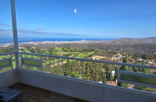 Santa Brígida Apartamento | 'Villa bandama golf Galdar-06' with sea views, Wi-Fi and air conditioning