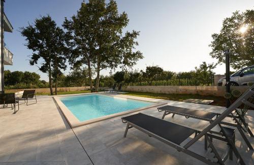 Mugeba Villa | Villa Barbara in Porec for 6 people with private pool & only 1 km from beach
