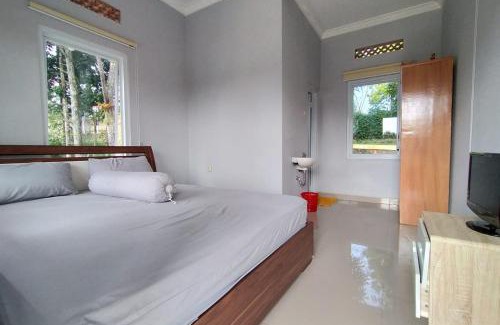 Megamendung Hotel | Villa Batu Tua Puncak Mitra RedDoorz