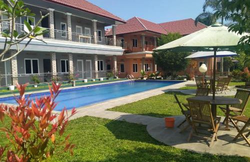 Megamendung Hotel | Villa Batu Tua Puncak Mitra RedDoorz