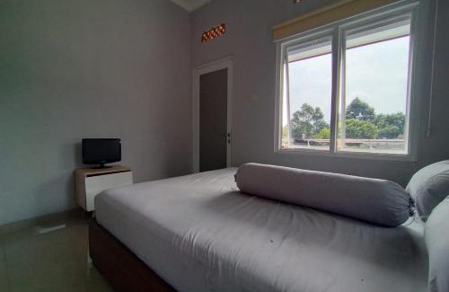 Megamendung Hotel | Villa Batu Tua Puncak Mitra RedDoorz