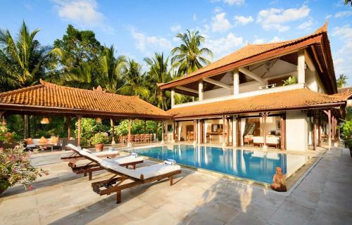 Suraberata Villa | Villa Belanda Balian