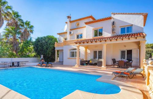 Urbanitzacio la Fustera Villa | Villa Belinda by Villa Plus