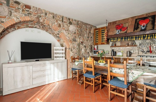 Monsummano Terme Villa | Villa 'Bella Toscana Relax' con Vista a la Montaña, Wi-Fi y Aire Acondicionado