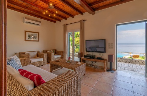 Benitses Villa | Beachfront Villa Benele, Corfu Grecia