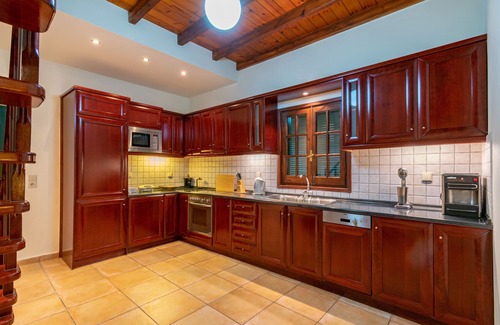Benitses Villa | Beachfront Villa Benele, Corfu Grecia