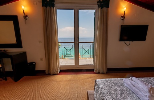 Benitses Villa | Beachfront Villa Benele, Corfu Grecia