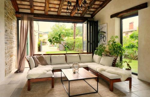 Kaldir Villa | Villa Benvenuti near Motovun for 8 people - pet friendly with salt - water pool