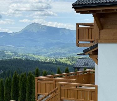 Yablunytsya Villa | Villa Bergbliss