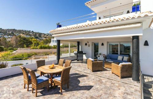 Urbanitzacio la Fustera Villa | Villa Bernia by Abahana Villas
