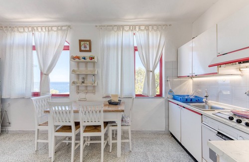 Diso Villa | Villa 'Bissu' con vistas al mar, terraza privada y aire acondicionado
