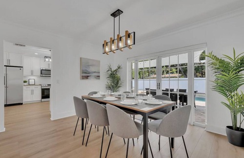 Ojus Casa | Villa Blanca 5 bedroom 3 Bath with Heated Pool & BBQ