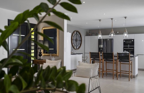 Case-Pilote Villa | Villa Blanca - Tres Habitaciones Villa, Capacidad 7