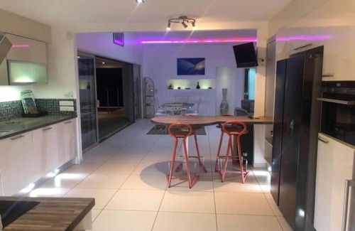 Cook's Bay Casa | "Villa Blanche" PANORAMIC POOL-BAR COOK'S BAY