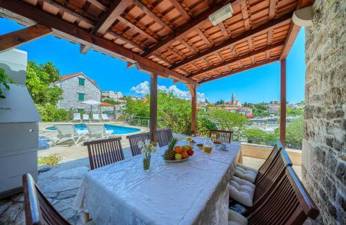 Sumartin Villa | Villa Bonaca Cozy Family & Friends Retreat with Heated Pool