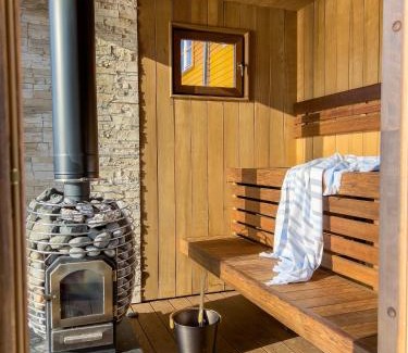 Bostad Casa | Villa Borgvåg - A unique Seafront Villa in the heart of Lofoten