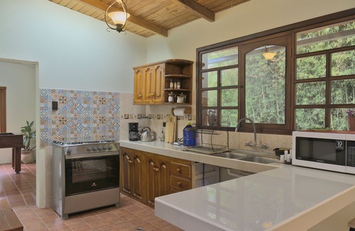 Baños de Agua Santa Villa | Villa Bossano Samar