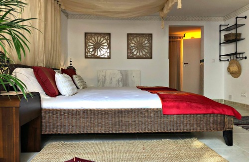 Urbanización Pinos Verdes Cama Y Desayuno | Villa Breeze Boutique Guest Rooms Marbella