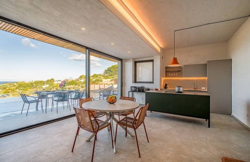 Partinico Villa | Villa Brezza: Infinity Pool with Sea View