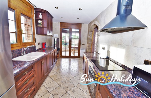 El Vendrell Casa | Villa Bruna para 8 personas con piscina privada, gran jardín y con vistas al mar