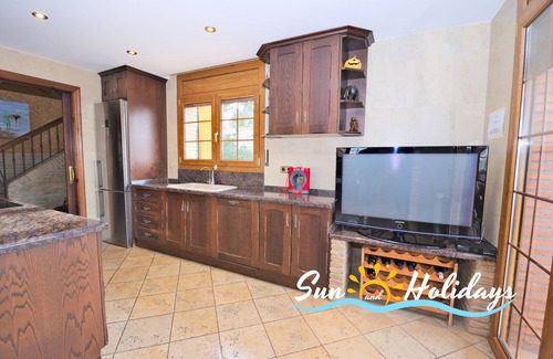 El Vendrell Casa | Villa Bruna para 8 personas con piscina privada, gran jardín y con vistas al mar