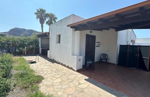 Vulcano Porto Casa | Villa by the Vulcano - 70mq plus large garden and patio