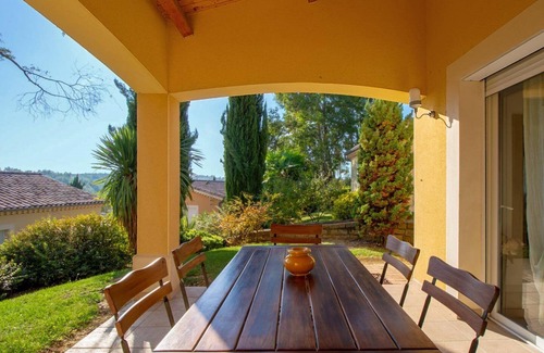 Saint-Maurice-dʼArdeche Villa | Villa-Confortable-Baño con bañera-Vista a la Piscina