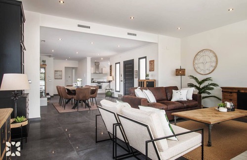 La Empedrola Villa | Villa CABALLITO DE MAR by Abahana Villas