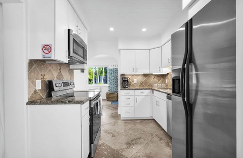 North Andrews Gardens Casa | Villa Cabana near beaches with heated pool