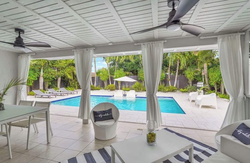 North Andrews Gardens Casa | Villa Cabana near beaches with heated pool