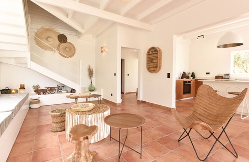 Saint-Louis Villa | Villa Calypso a charming retreat with a saltwater pool and sea views