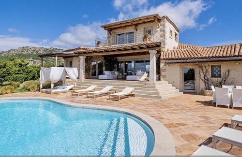 Abbiadori Villa | Villa Camelia - Luxury 6 bedroom with beautiful views