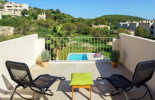 Pollensa Chalet De Esquí | Villa en el centro de Pollença con jardín, piscina y parking