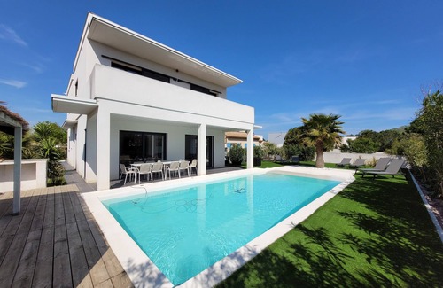 Le Grau-dʼAgde Villa | Villa Cap d'AGDE - Villa climatisée avec piscine chauffée et à 750m de la plage