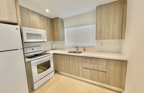 West Little Havana Cabaña | Villa Capri Cozy 2 Bedroom Cottage in the heart of Miami