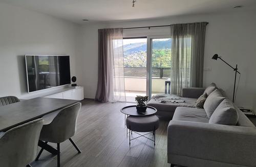 Koper Apartamento | Villa Capris - Two bedroom apartment with balcony in Koper — Family sized Condo!