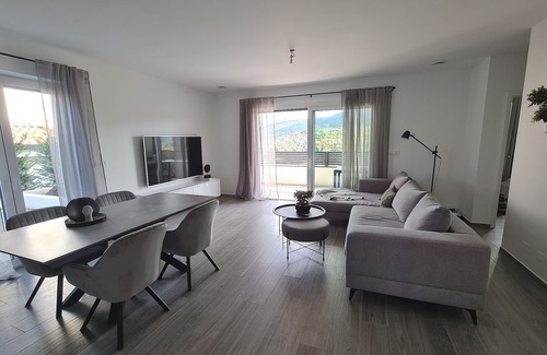 Koper Apartamento | Villa Capris - Two bedroom apartment with balcony in Koper — Family sized Condo!