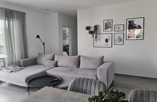 Koper Apartamento | Villa Capris - Two bedroom apartment with balcony in Koper — Family sized Condo!