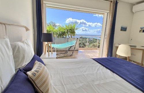 Pinarellu Villa | VILLA CARAMONTINU SERENA à Pinarello, proche plage, vue mer, piscine chauffée
