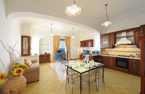 Arienzo Casa | Villa Carilla A: Un elegante apartamento.