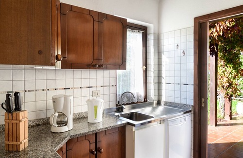 Costa Rei Villa | Villa 'Carla' con terraza privada, Wi-Fi y aire acondicionado