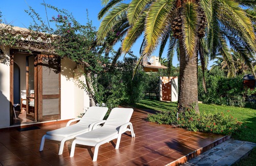 Costa Rei Villa | Villa 'Carla' con terraza privada, Wi-Fi y aire acondicionado