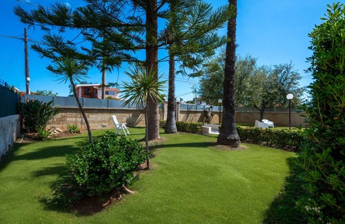 Arenella Villa | VILLA CARMELA ARENELLA: en un entorno tranquilo y confortable a 800 metros del mar