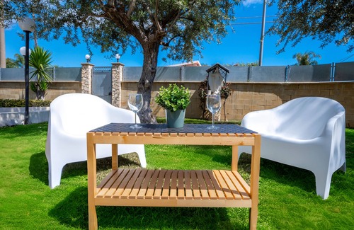 Arenella Villa | VILLA CARMELA ARENELLA: en un entorno tranquilo y confortable a 800 metros del mar