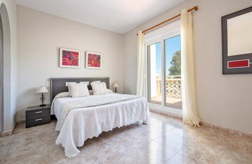 Urbanitzacio la Fustera Villa | Villa Carolina Blanca by Villa Plus