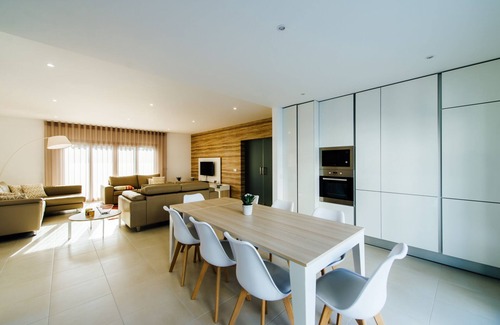 Famalicao Villa | Villa Carolina - Nueva casa de vacaciones con piscina privada en Famalicao