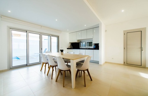 Famalicao Villa | Villa Carolina - Nueva casa de vacaciones con piscina privada en Famalicao
