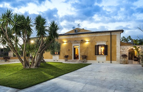 San Corrado di Fuori Villa | Villa Carolina