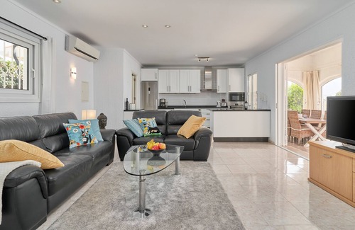 Nerja Villa | Villa "Casa Ambar" con vistas al mar, piscina privada de agua salada y Wi-Fi