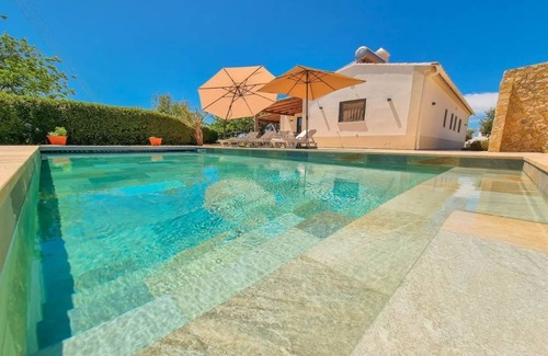 Gorjoes Villa | Villa "Casa Das Andorinhas" con vistas a la montaña, piscina privada climatizada y Wi-Fi